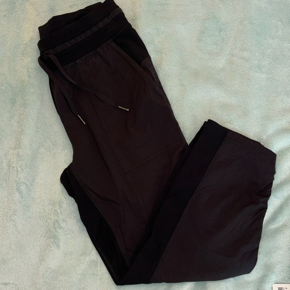 Black Lulu lemon pants